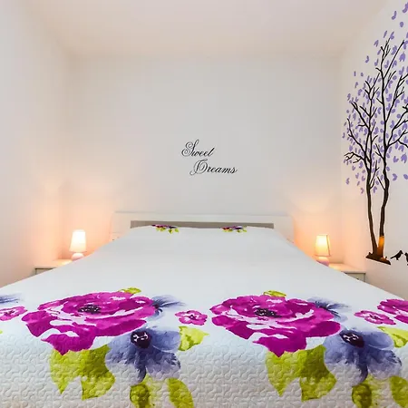 Terrace Apartment *