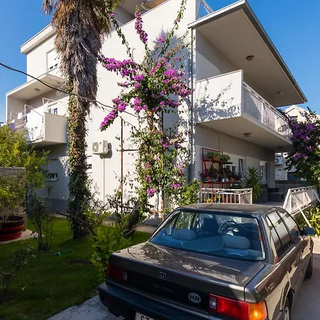 Apartment Terrace *