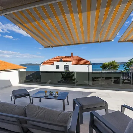 Terrace Apartment *