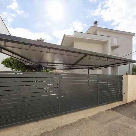 Apartment Terrace *
