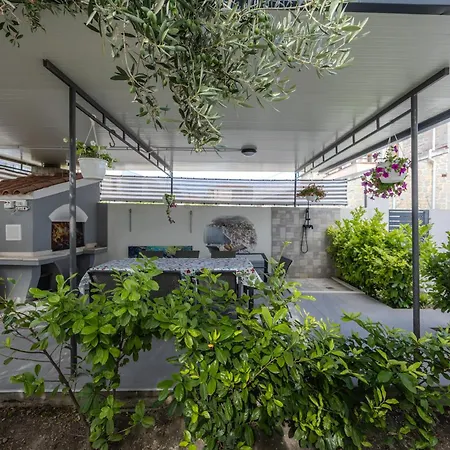 Terrace Apartment Kastela