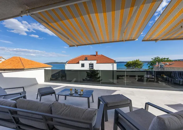 Terrace Apartment *